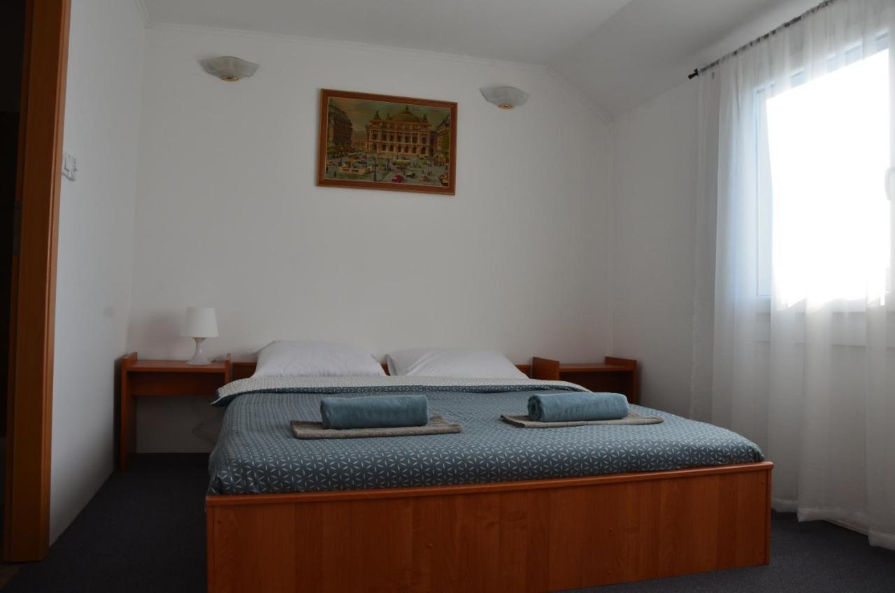 Enka Apartmani Belgrado Esterno foto