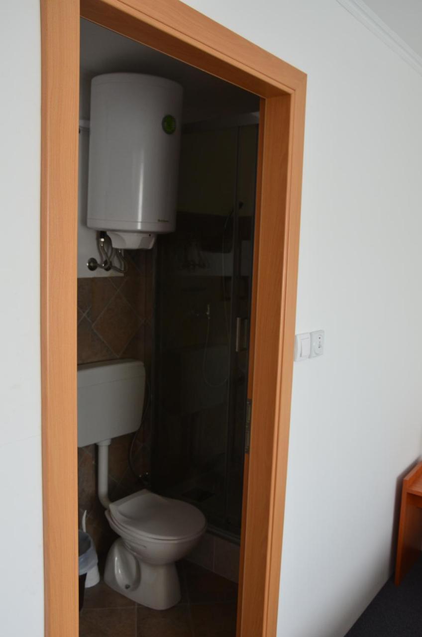 Enka Apartmani Belgrado Esterno foto